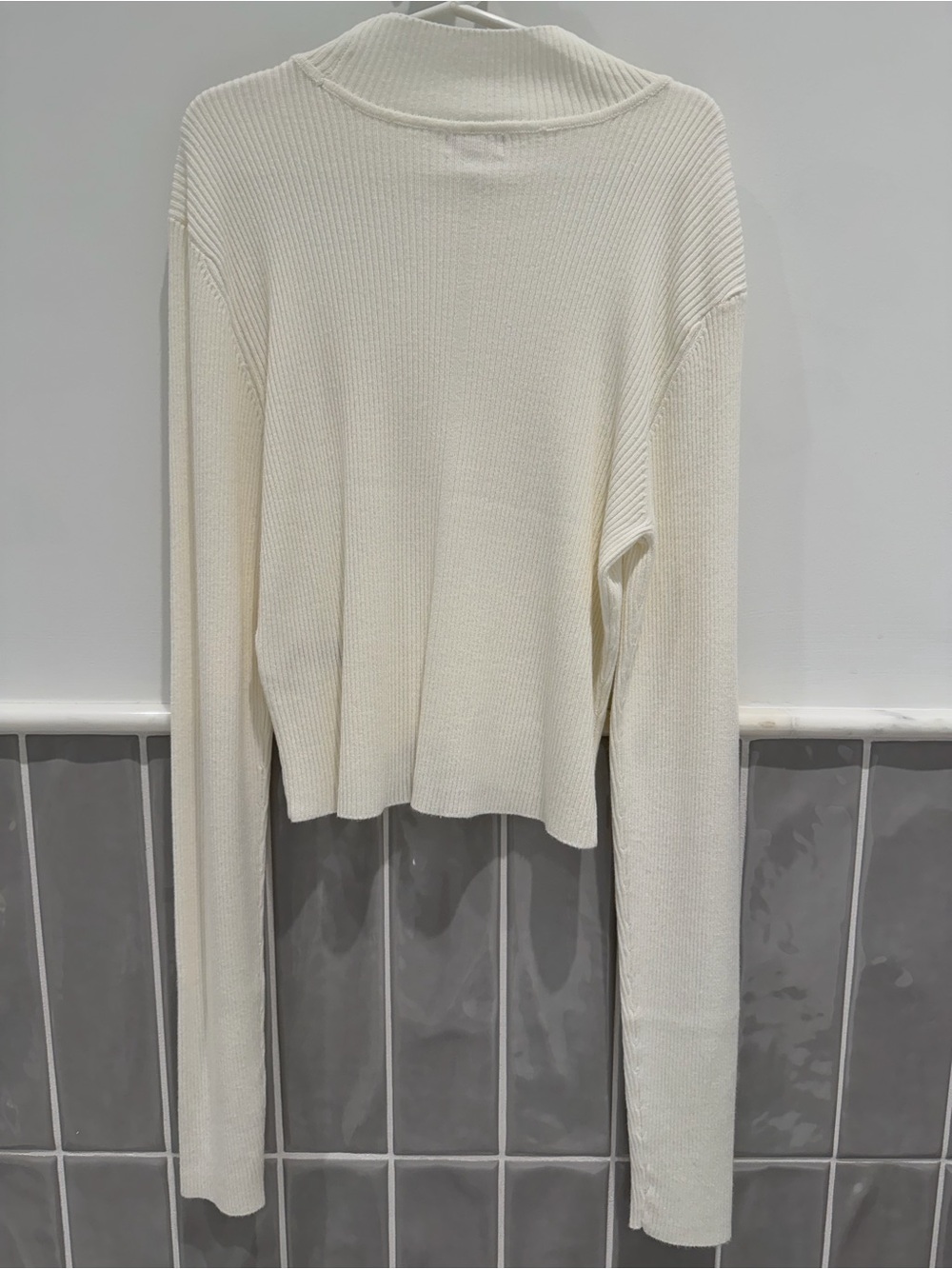 Cream Ribbed Long-Sleeve Cropped Top - Picture 2 of 3
